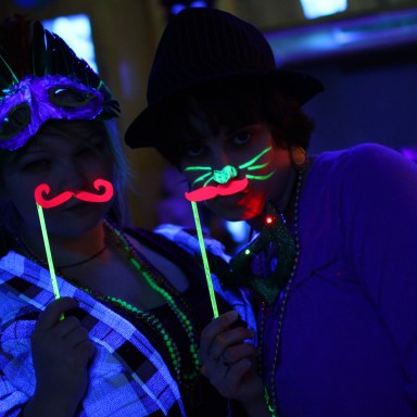 20 Ridiculously Cool Theme Parties You Haven’t Thought To Try Yet