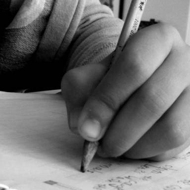8 Facts For Lefties To Celebrate On International Left-Handers Day