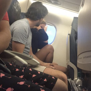 Traveler Live-Tweets Every Excruciating Moment Of An In-Flight Breakup