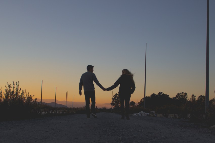 14 Little Things Every Guy Does When He’s Really Into The Girl He’s Dating