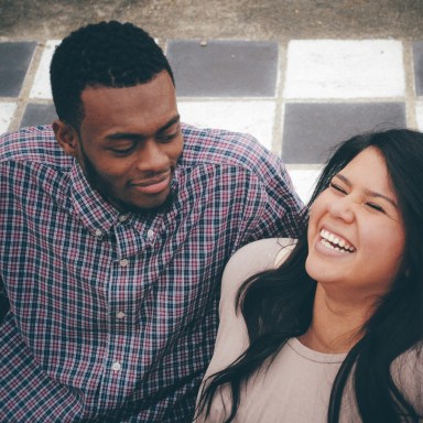 14 Telltale Signs You’re Always Crushing On Someone (Even When You’re In A Relationship)
