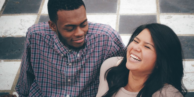 14 Telltale Signs You’re Always Crushing On Someone (Even When You’re In A Relationship)