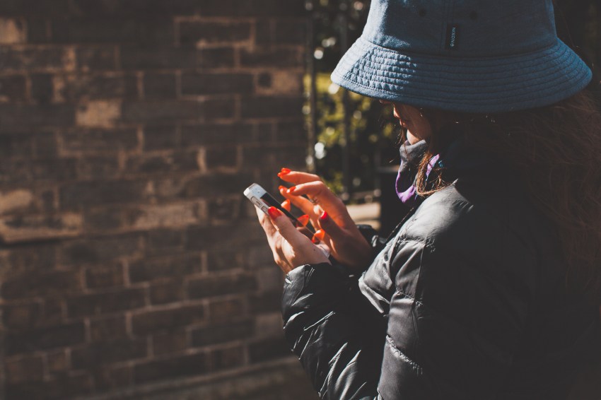 6 Relationship Problems That Never Would’ve Happened Before Social Media