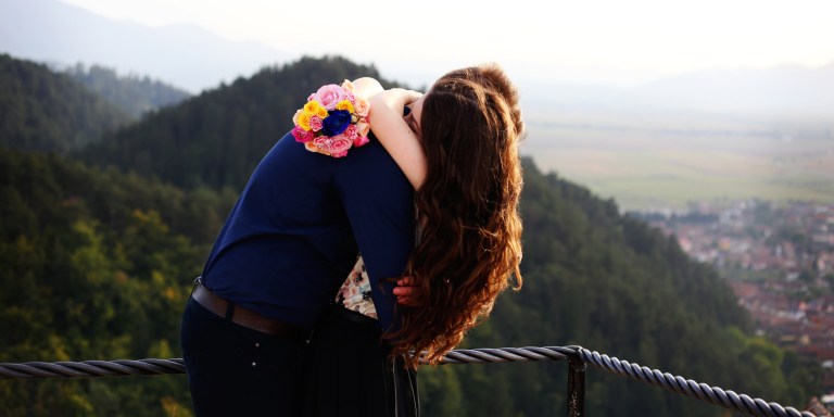10 Reasons We Fall In Love So Easily While Traveling