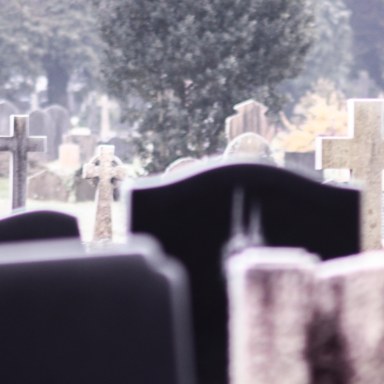 My Crush Dared Me To Spend The Night In A Graveyard, And Here’s Why I’ll Never Do It Again