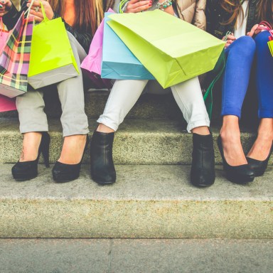 17 Things Only Girls Who Hate Shopping Understand