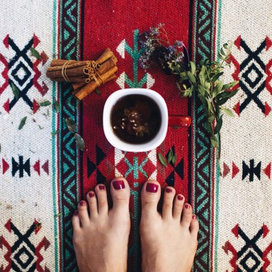 10 Reasons to be Happy You’re Single this Holiday Season