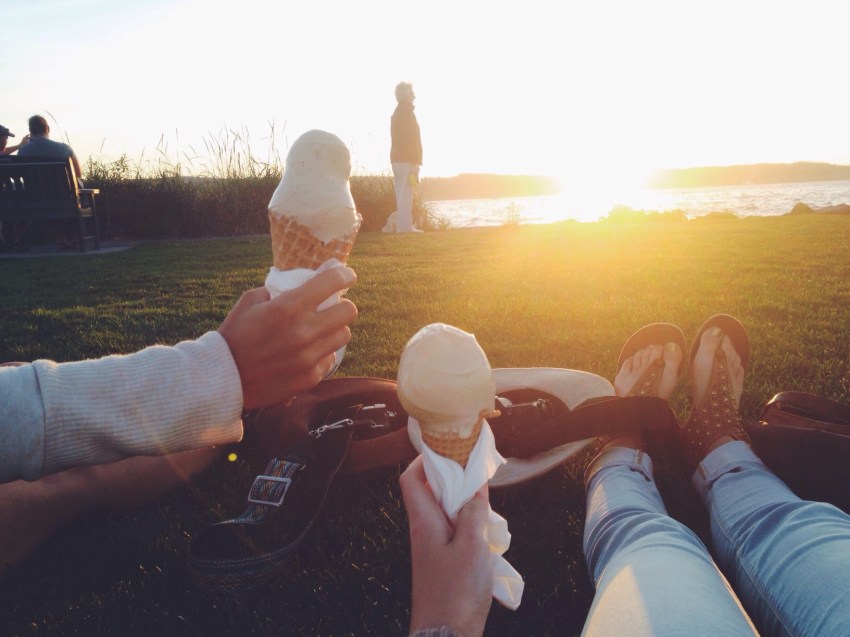 25 Beautifully Banal Ways True Love Manifests Day-To-Day