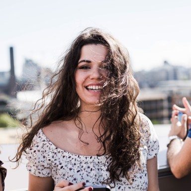 16 Ways Women Who Aren’t Quick To Trust Love Differently