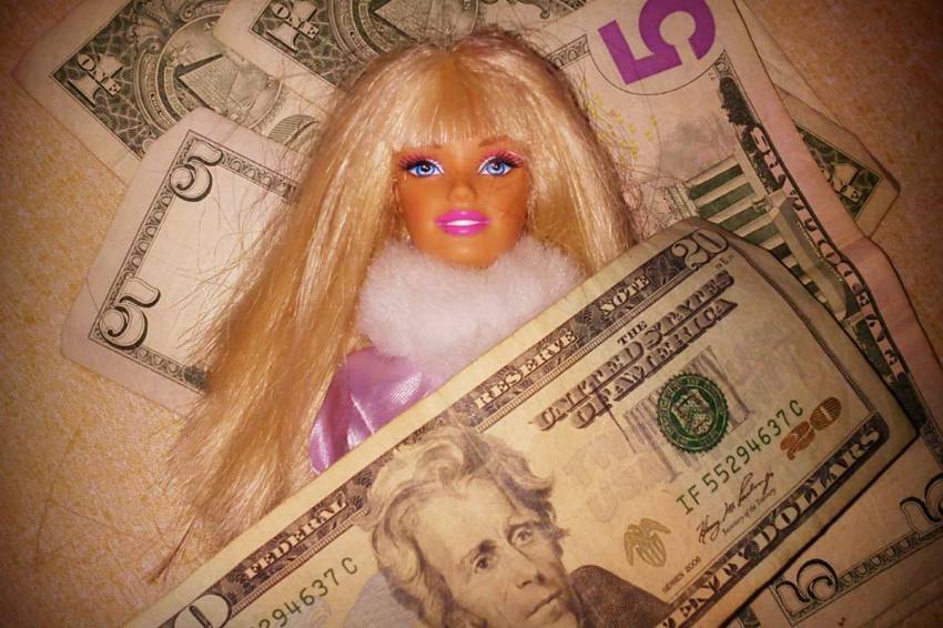 I’m Saying She’s A Gold Digger: 7 Women Explain Why They Married For Money