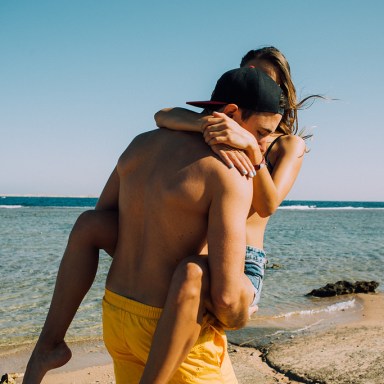 17 Smart Ways Happy Couples Do Love Differently