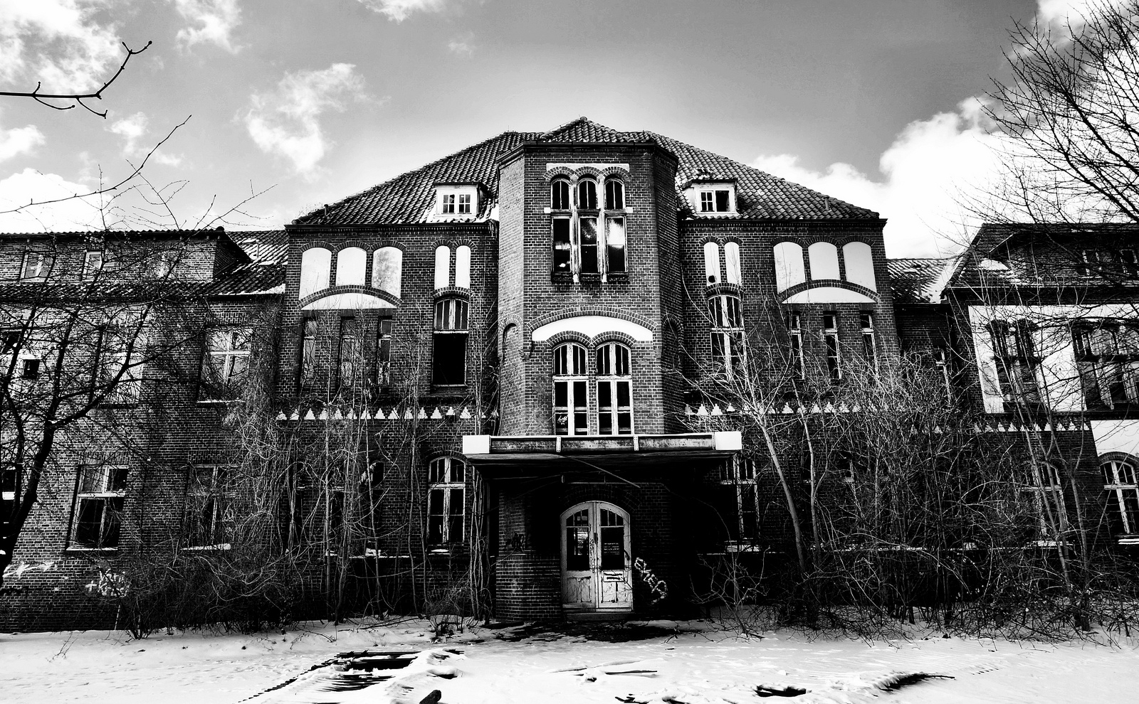 49 Real Nurses Share The Terrifying Hospital Ghost Stories That Scared