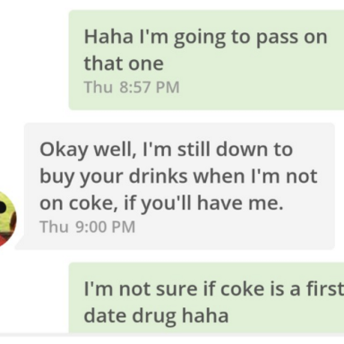 30 Hilariously Bizarre Tinder Convos That’ll Make You Swipe Left On The World