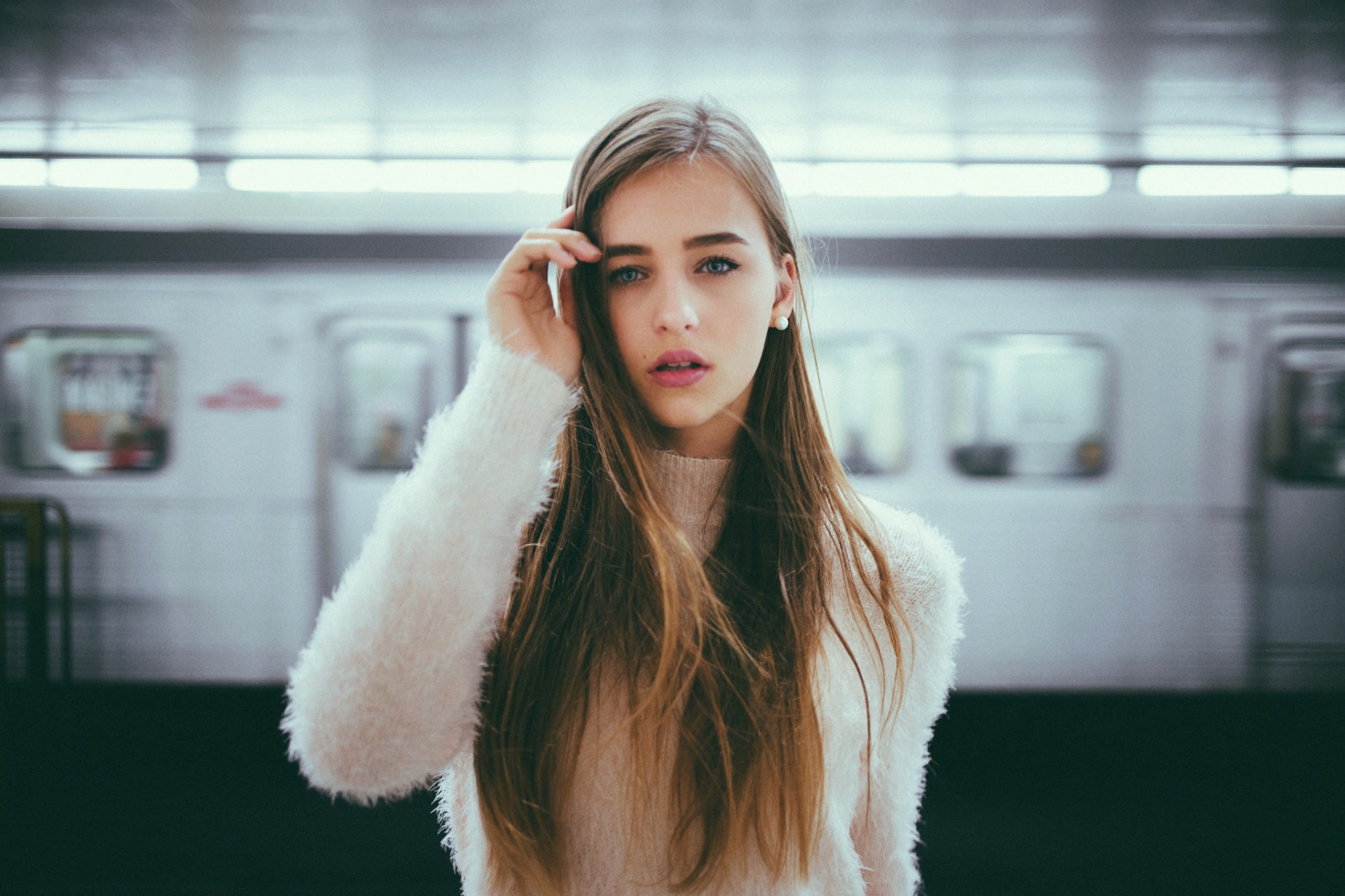 25 Signs You May Be Clairsentient — Someone Who Feels Things Very Deeply