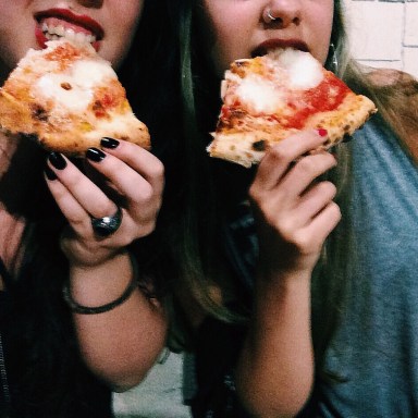 17 Signs You Have An Unhealthy Obsession With Your Best Friend