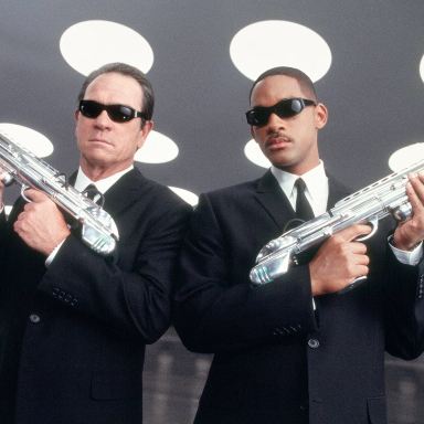 9 Freaky Encounters With The Real ‘Men In Black’ That’ll Seriously Give You The Creeps