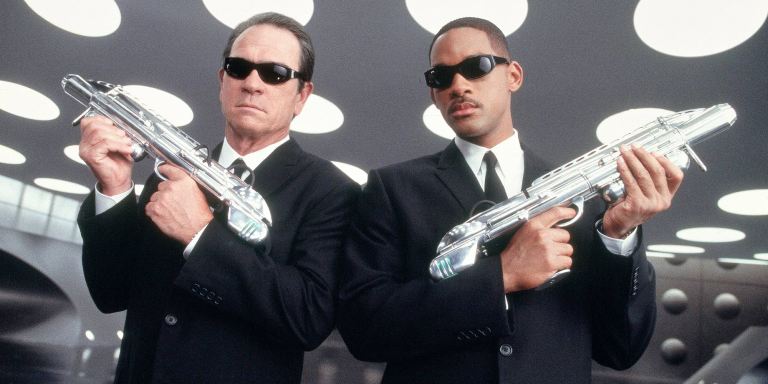 9 Freaky Encounters With The Real ‘Men In Black’ That’ll Seriously Give You The Creeps