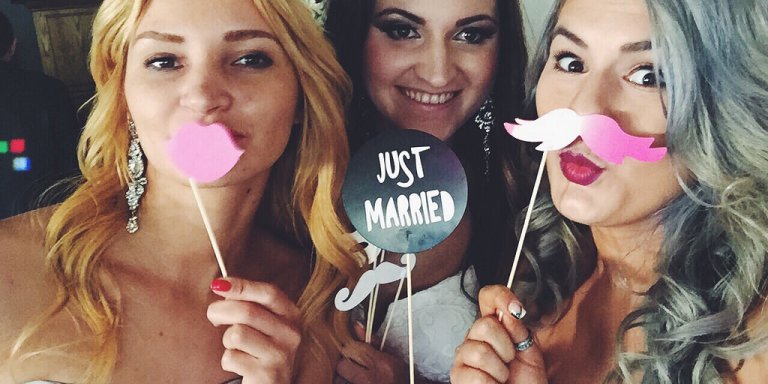 14 Bridesmaids On The Mid-Wedding Fiasco They Tried To Hide From The Bride
