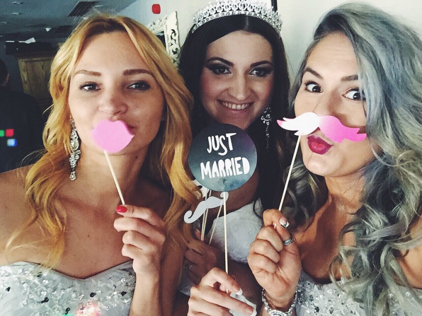 14 Bridesmaids On The Mid-Wedding Fiasco They Tried To Hide From The Bride