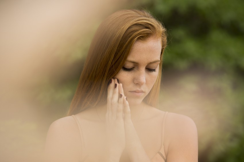 26 Uplifting Bible Verses For When This World Tears You Down