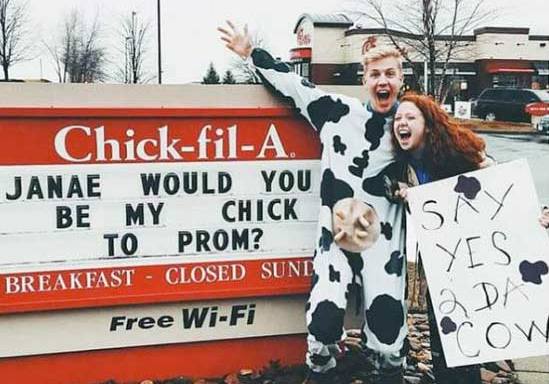 47 Crazy Elaborate ‘Promposal’ Stories That Prove How Much Pressure Teens Are Under These Days