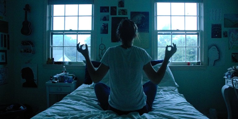 21 Simple Benefits Of Morning Meditation (And How To Add It To Your Routine)