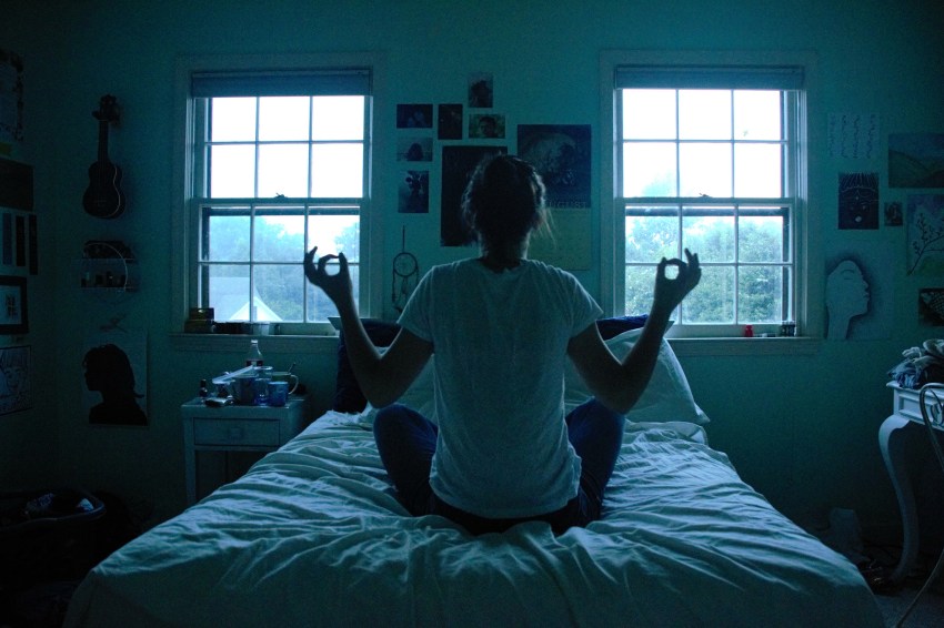 21 Simple Benefits Of Morning Meditation (And How To Add It To Your Routine)