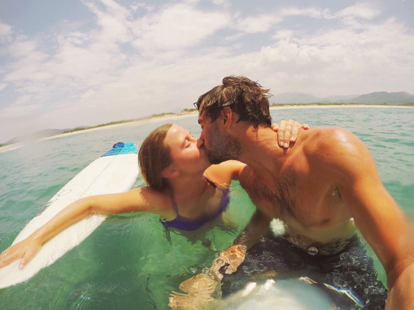 16 Guys Reveal The One Little Thing That Makes Their Girlfriend Stand Out In Any Crowd