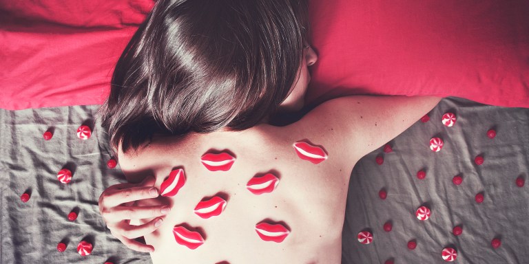 20 Über Romantic Tips For Giving Her The Fairy Tale Kiss She’s Been Craving