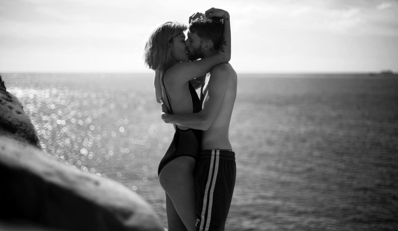 Featured image of post Kiss You Images : Explore and share the latest kiss pictures, gifs, memes, images, and photos on imgur.