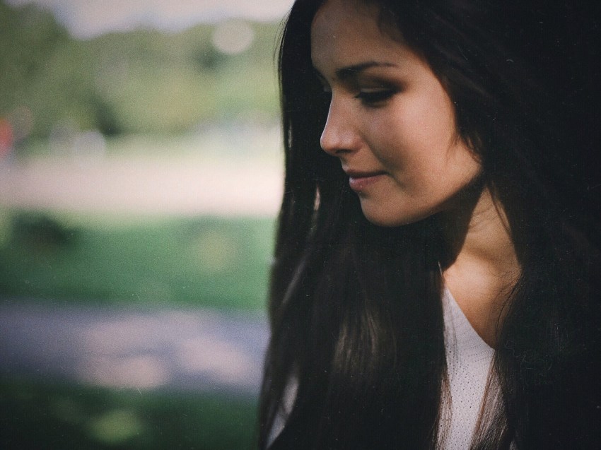 The Girl Who Is Always Single Won’t Be Easy To Love, But She Will Be Worth It