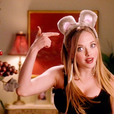 21 Stages Every Generic White Girl Goes Through On Halloween