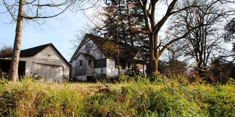 There’s Something Haunting Our Childhood Home In Washington, And I’m Going To Get To The Bottom Of It