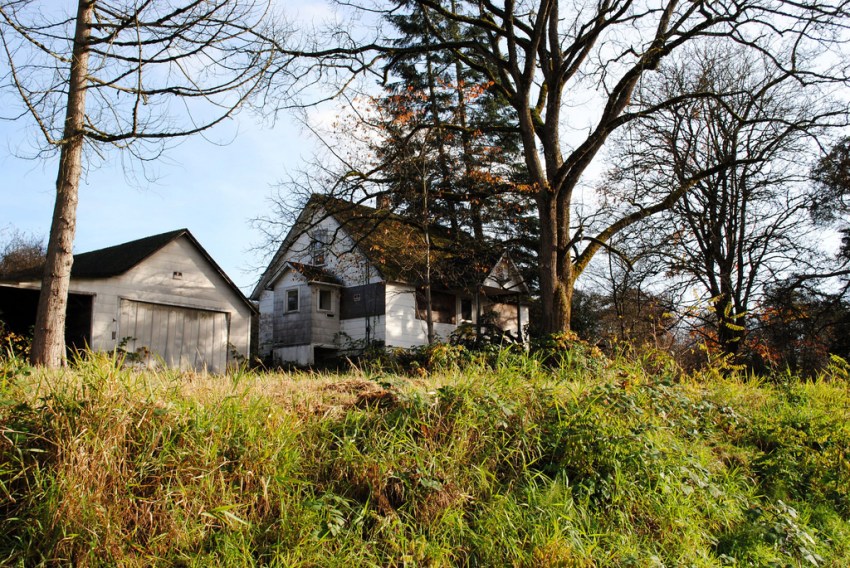 There’s Something Haunting Our Childhood Home In Washington, And I’m Going To Get To The Bottom Of It