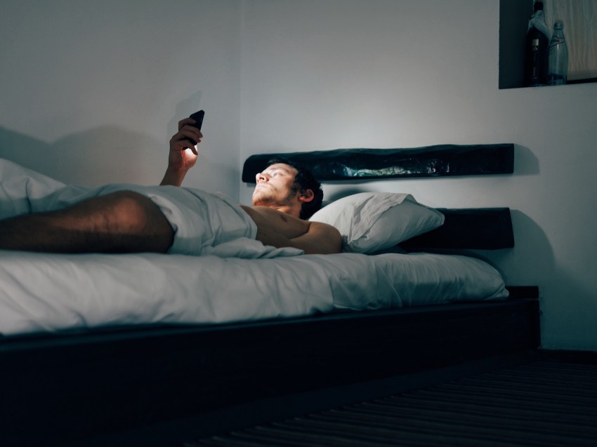 15 Men Reveal What Information They Really, *REALLY* Want To See On Your Dating App Profile