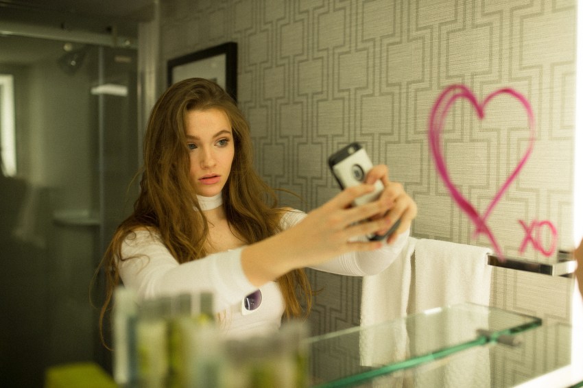 23 Red Flags That The Person You Just Started Dating Is WAY Too Clingy