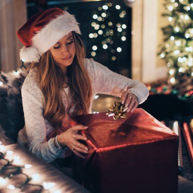 Here’s How To Pick The Perfect Holiday Gift For Someone, Based On Their Love Language