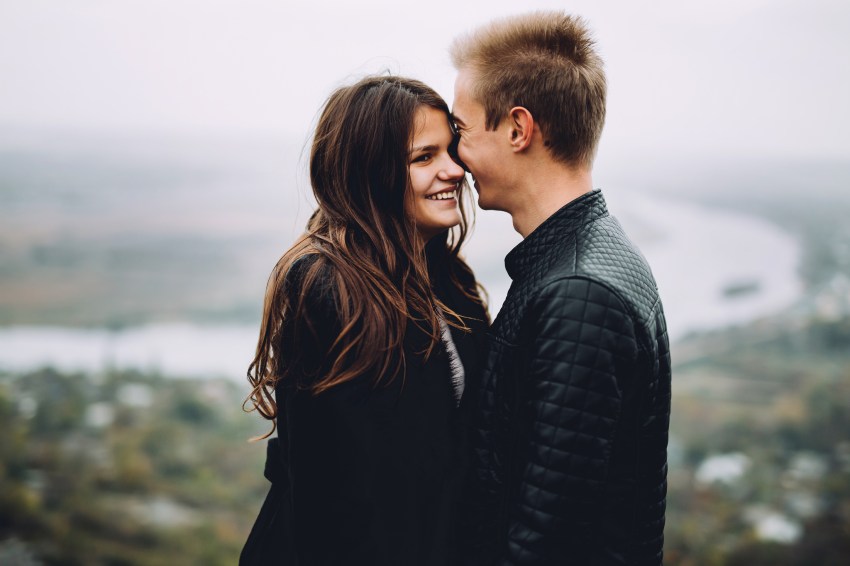 If You Feel The Sexual Tension In These 15 Situations, There’s Definitely Chemistry Between You