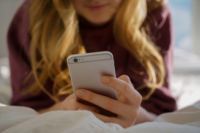 This Is Why She Won’t Text You, Even Though She Thinks About You Every Single Day