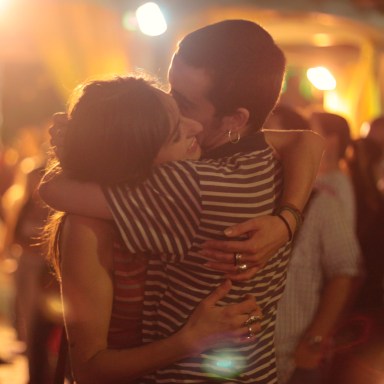 7 Real People Reveal The Way They Actually Went About Meeting Someone ‘Offline’