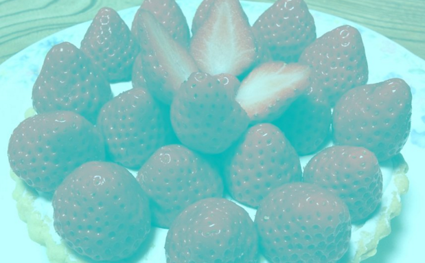 This Is The Strawberry Picture That Has The Entire Internet Freaking Out