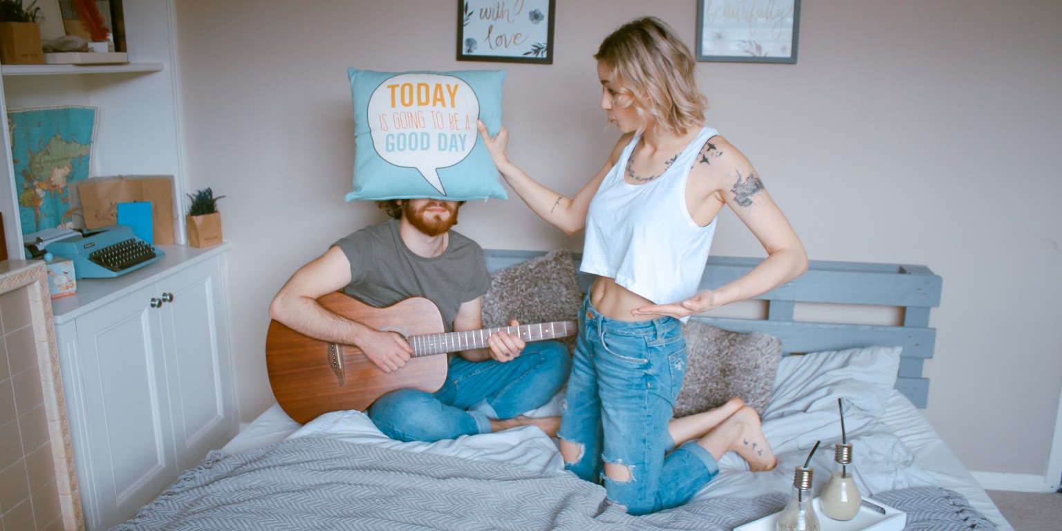 The 5 Stages Of Falling In Love (And Why It Makes Us Do Dumb Things