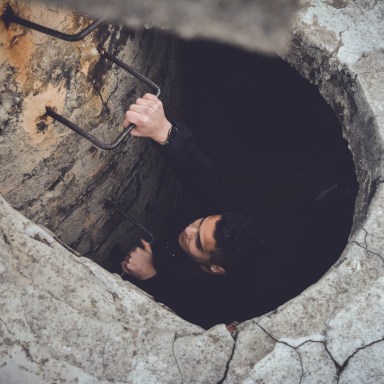 24 Urban Explorers Reveal Their Scariest Stories From The Underground