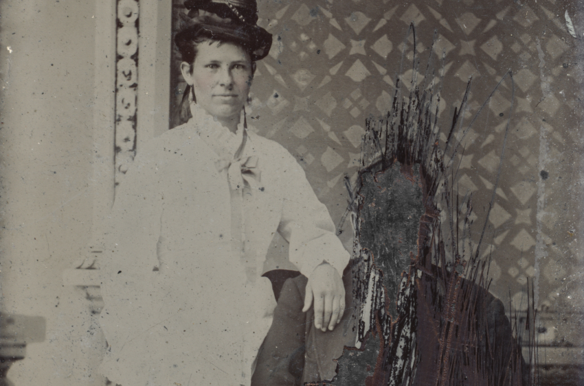 27 People Share The True Terrifying Encounters With The Dead That Haunt Them To This Day