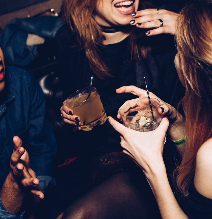 10 Uncomfortable Signs You’re An Extroverted Introvert