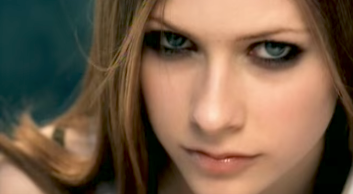 There’s A Conspiracy Theory That Avril Lavigne Was Replaced By A Clone And People On Twitter Are Freaking Out