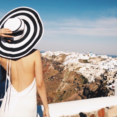 9 Perfect Mother’s Day Gifts For Your Travel-Loving Mom