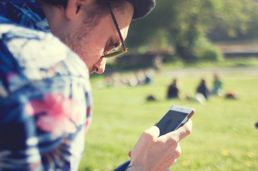 How To Escalate Things Over Text With The Girl You Like