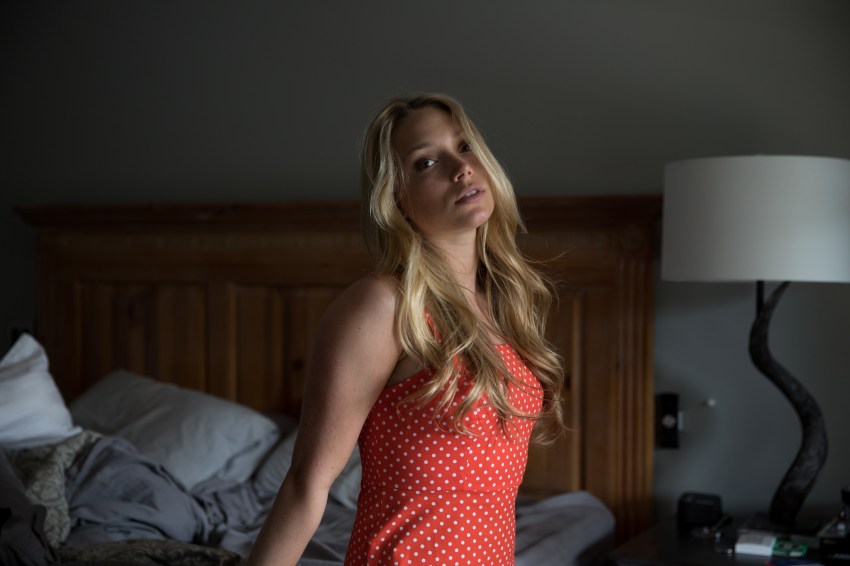 What Being Emotionally Unavailable Feels Like When You’re Single