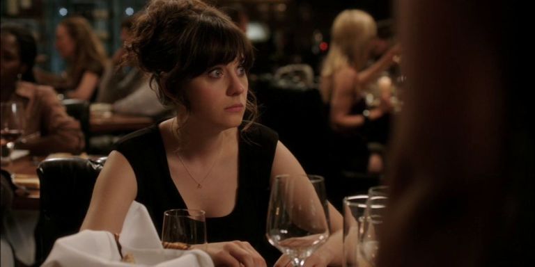 75 Thoughts A Single Chick Has While Sitting Alone At A Bar